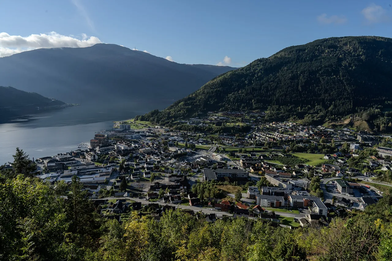 Sogndalsfjøra og fjorden sett fra Åberge