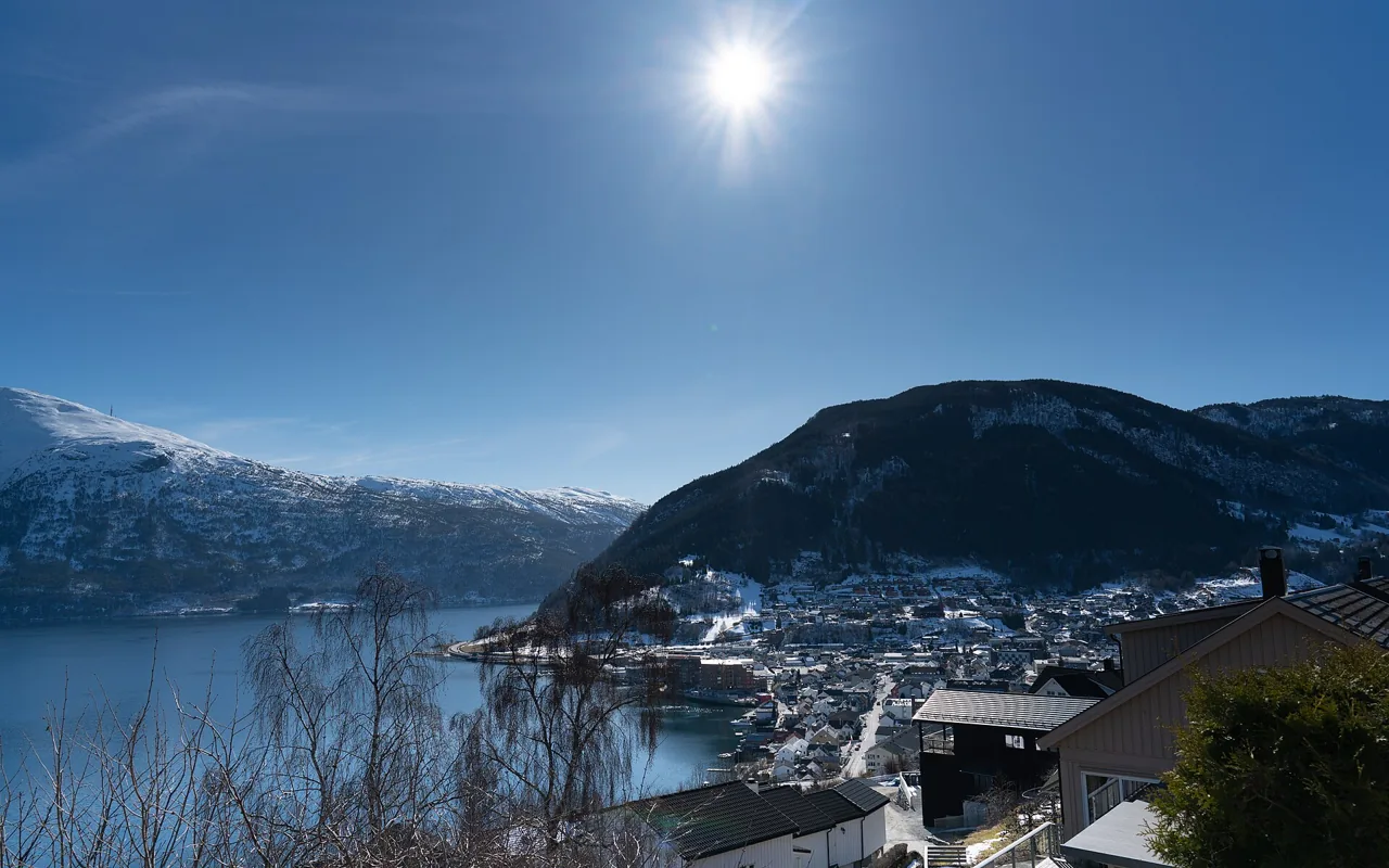 Sogndal sentrum ved fjorden
